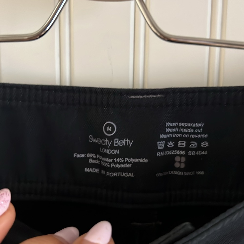 Sweaty Betty Velma Black Ankle Length Pants - Picture 6 of 7